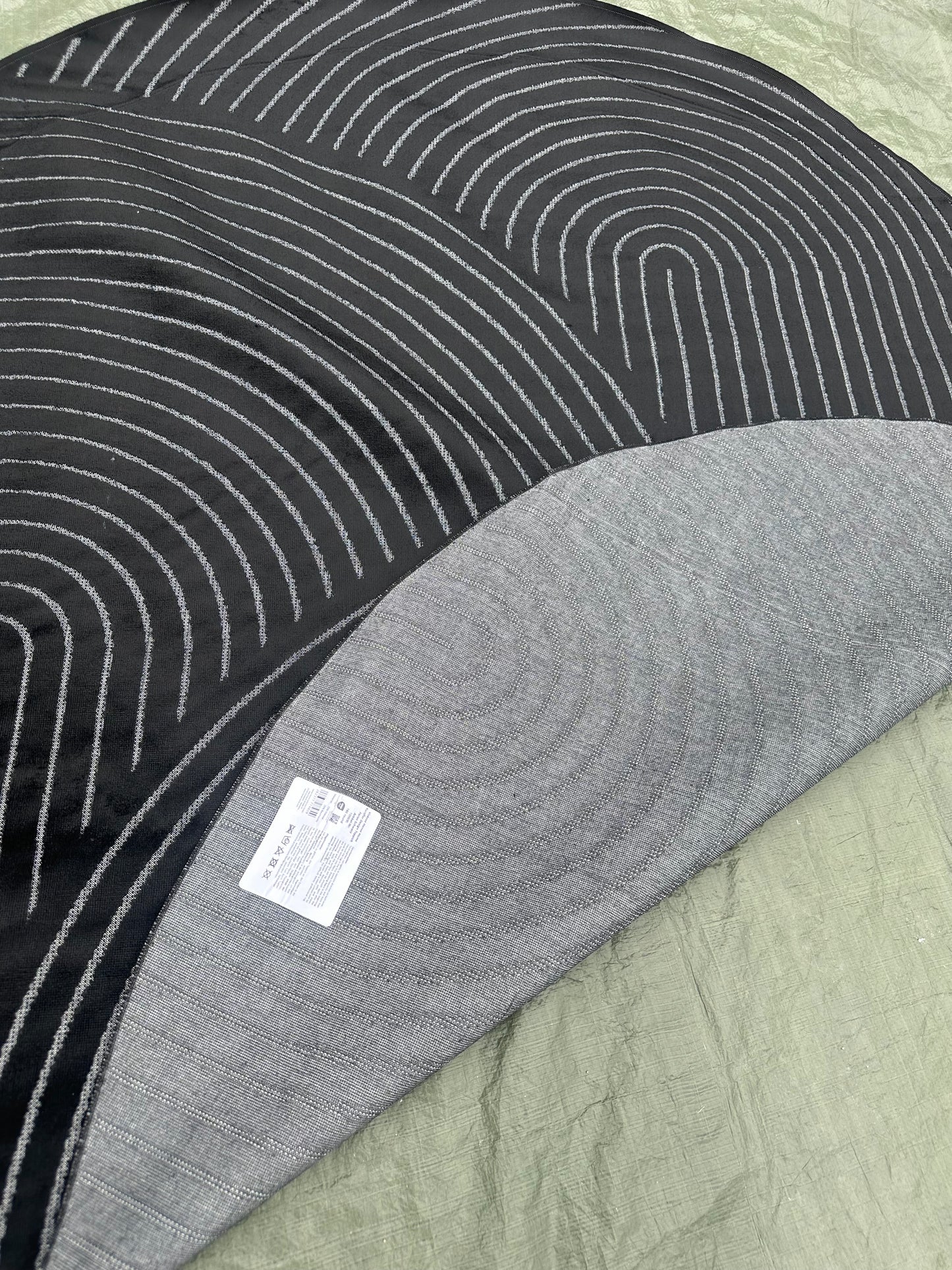Rond noir relief