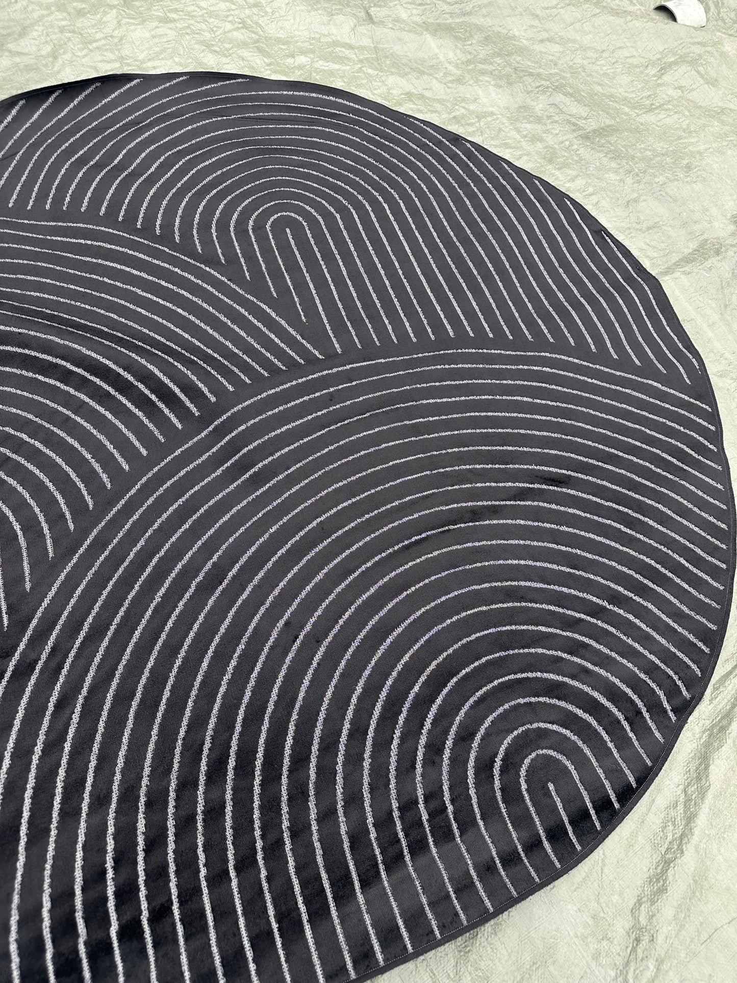 Rond noir relief
