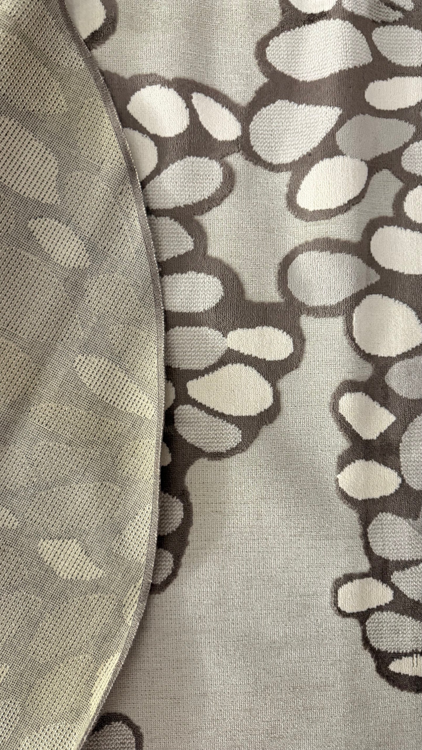 TAPIS OVAE - Motif Abstrait Poils Ras - 140cm